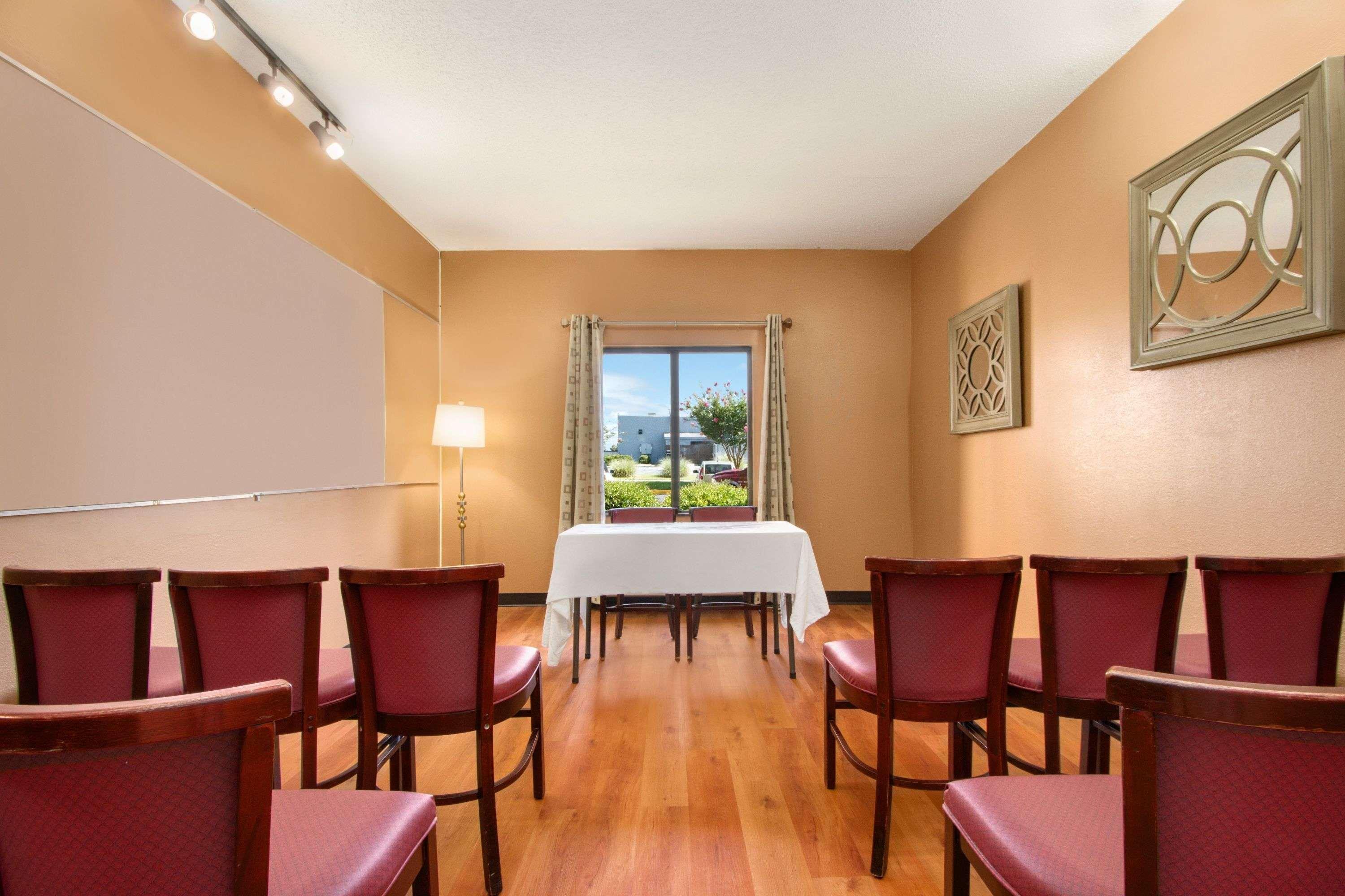 Days Inn By Wyndham Mauldin/Greenville Esterno foto